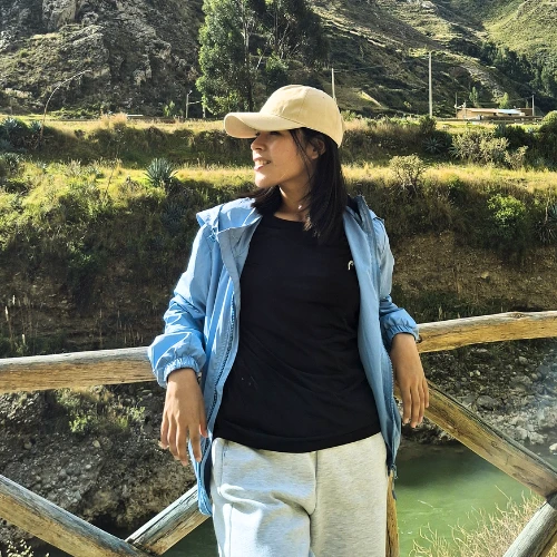 Elizabeth Minca Travel